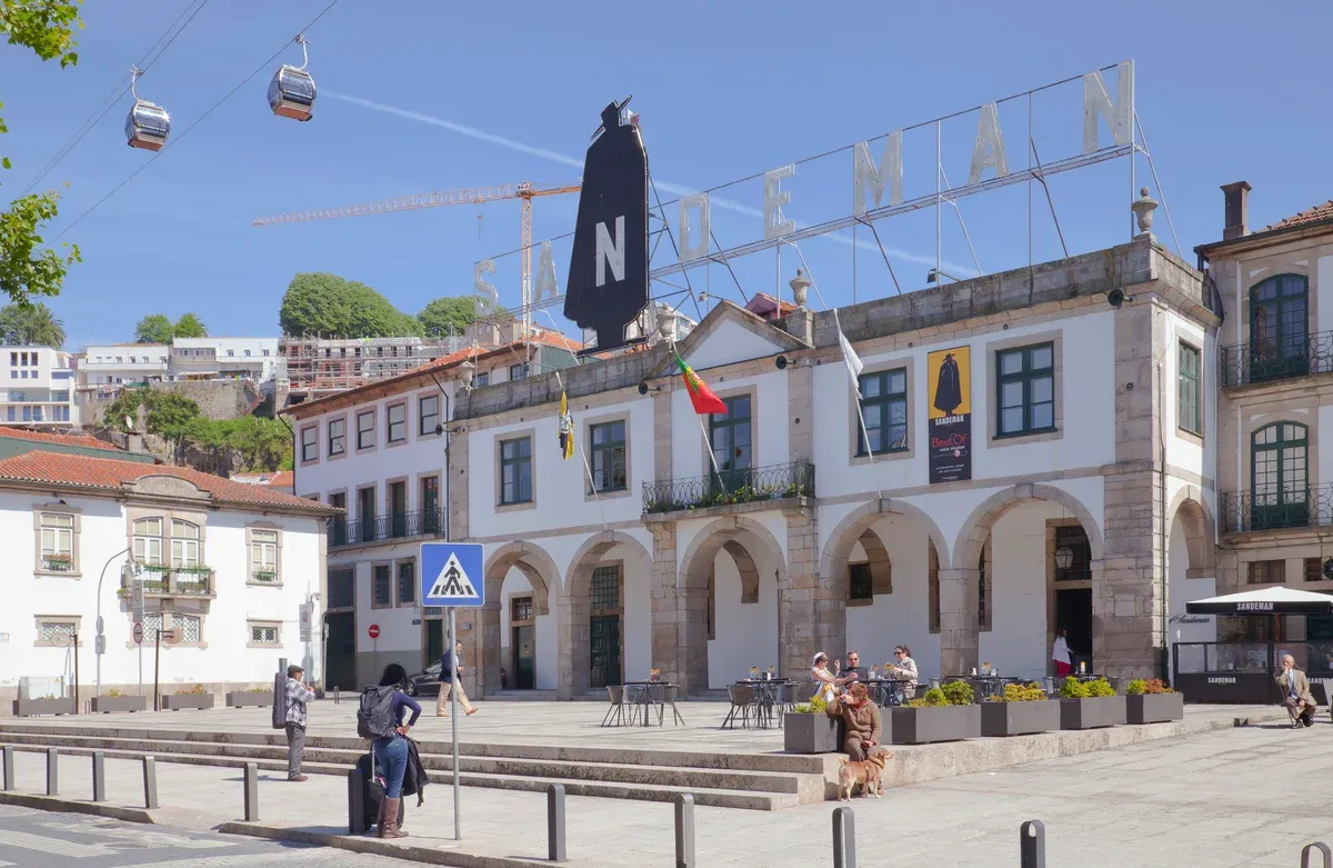 The Sandeman lodge on the Gaia riverside under the cable car line, a cellar near the Porto wine cellar tours
